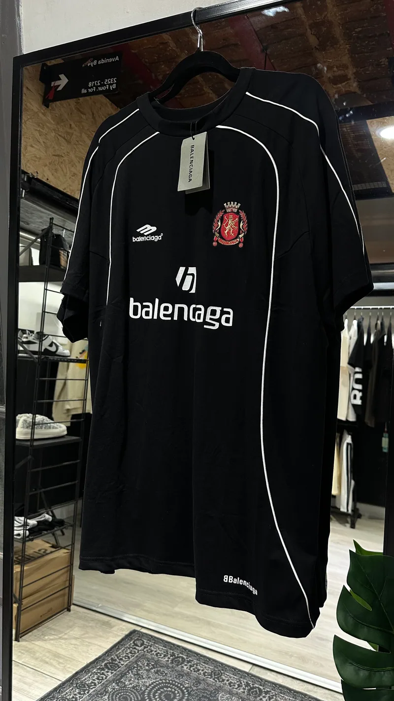 Balenciaga Remera Balenciaga manga corta Nº 10 — Remeras