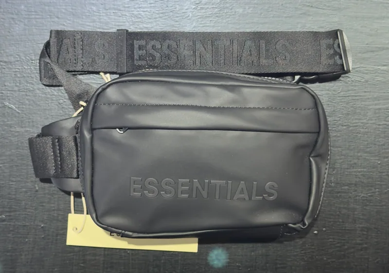 Essentials Riñonera Essentials full black — Riñoneras