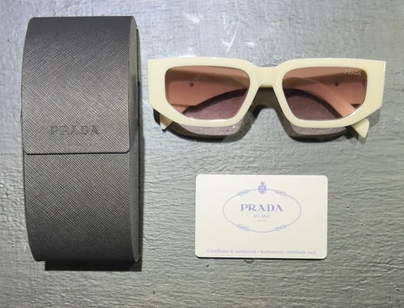 Prada Anteojos Prada blancos — Accesorios