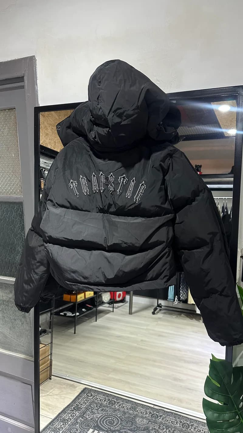 Trapstar Campera Trapstar puffer crop negra — Camperas