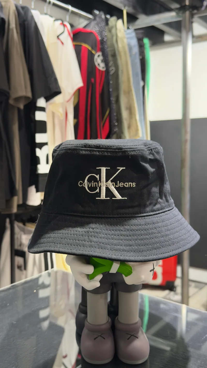 Calvin Klein Piluso Calvin Klein negro — Pilusos