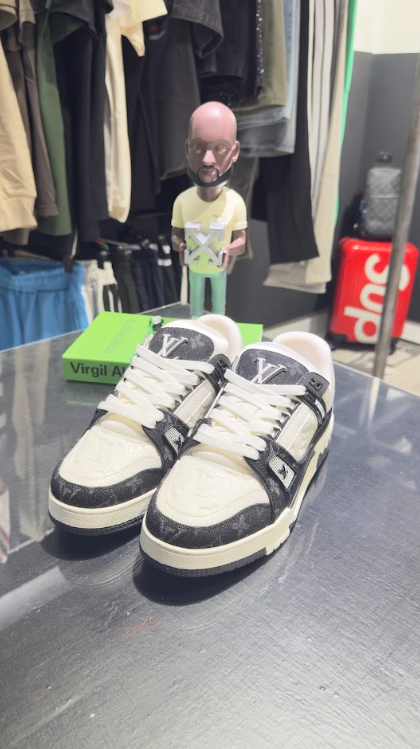 Louis Vuitton Zapatillas Louis Vuitton Trainer negras — Zapatillas