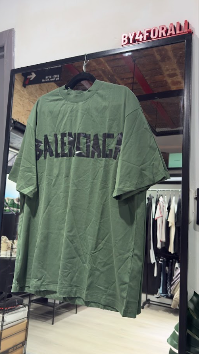 Balenciaga Remera Balenciaga verde — Remeras