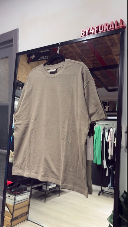 Essentials Remera Essentials marron — Remeras